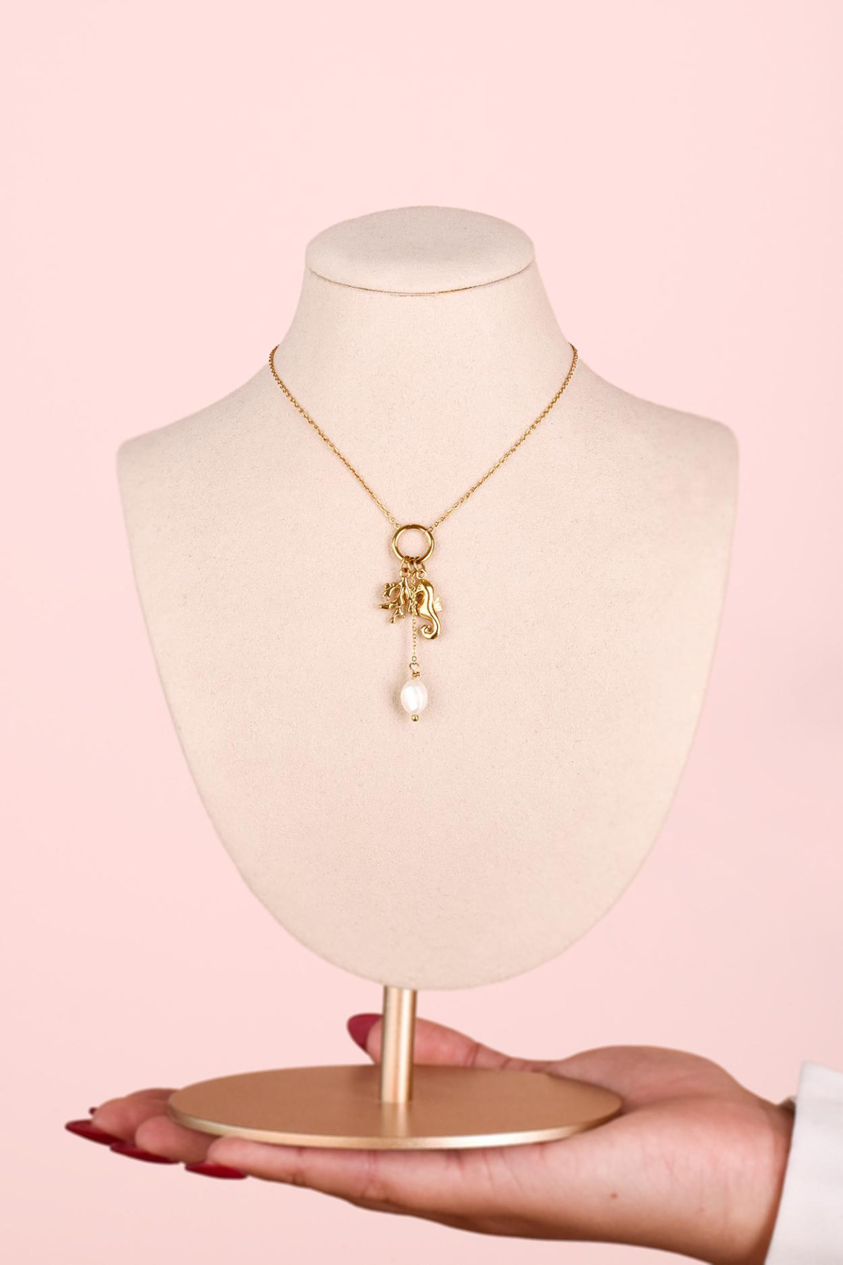 Collier Suthida