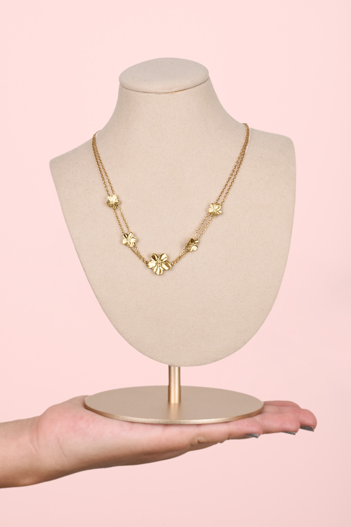 Collier Hazelle